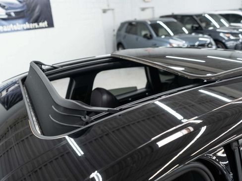Used 2024 Porsche Macan AWD/4WD image 42