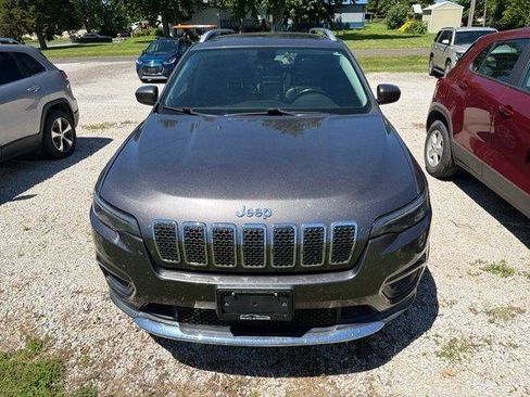 Used 2019 Jeep Cherokee Latitude Plus w/ Comfort/Convenience Group AWD/4WD image 2