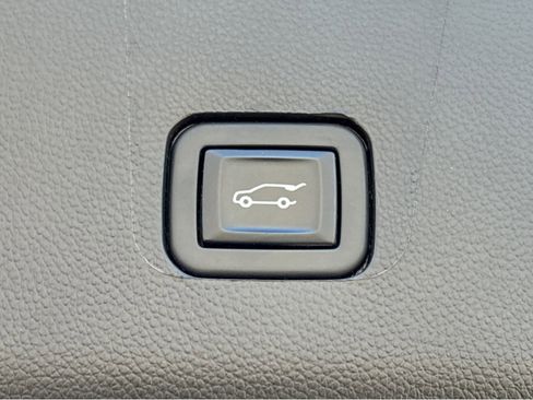 Used 2022 Chevrolet Traverse RS AWD/4WD image 19