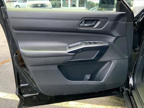 Used 2024 Nissan Pathfinder SV image 20