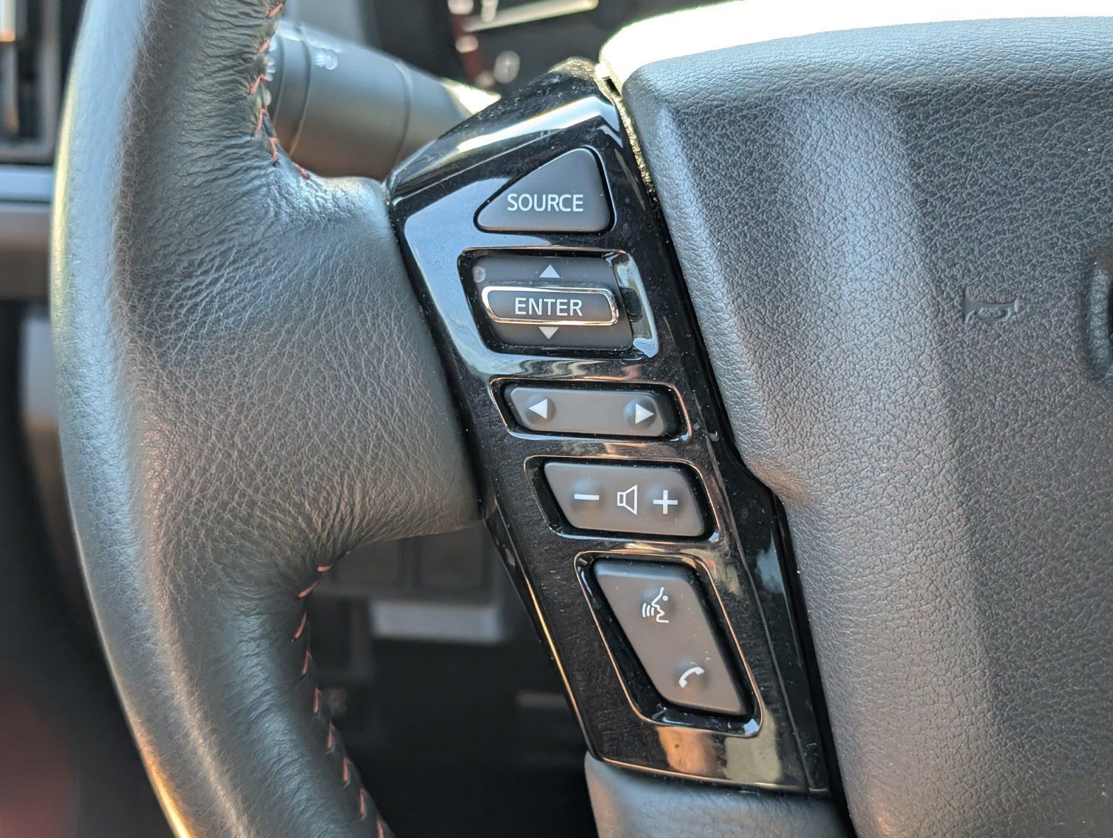 Used 2026 Nissan Frontier PRO-4X AWD/4WD image 18