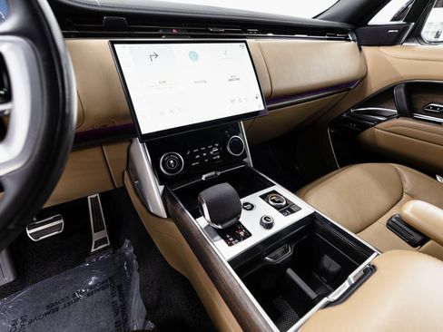 Used 2023 Land Rover Range Rover SE image 13