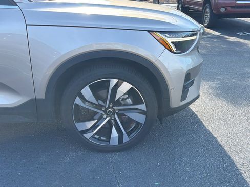 Certified 2023 Volvo XC40 B5 Plus w/ Driver Assist Package AWD/4WD image 19