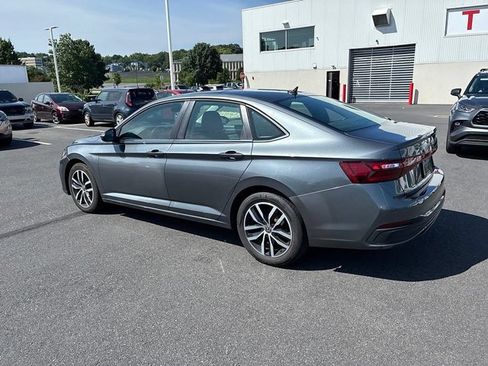 Used 2025 Volkswagen Jetta SE FWD image 11