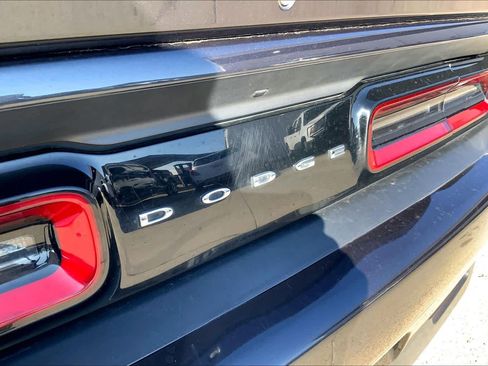 Used 2019 Dodge Challenger SXT image 9