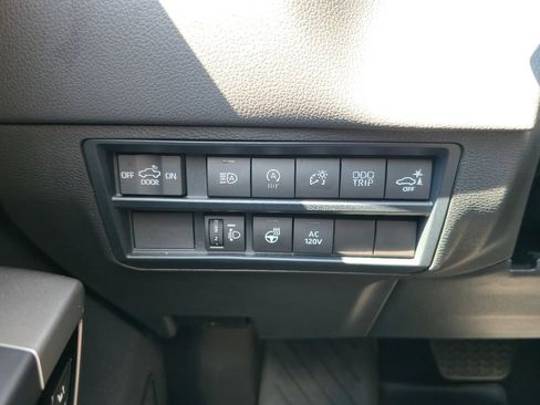 Used 2023 Toyota Tundra Limited w/ Power Package AWD/4WD image 18