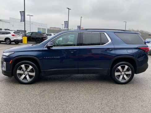 Used 2022 Chevrolet Traverse LT w/ LT Premium Package image 4
