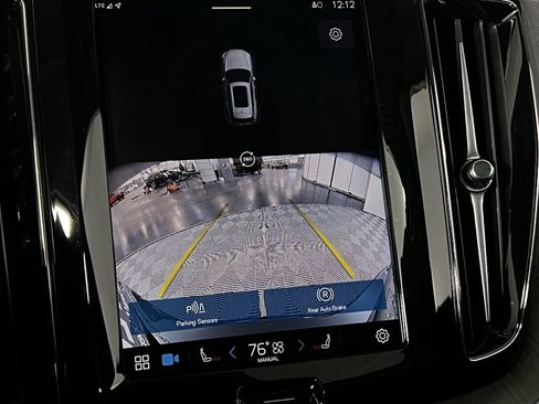 Used 2025 Volvo XC60 B5 Plus image 18