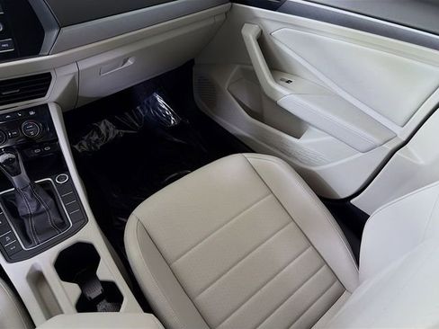 Used 2023 Volkswagen Jetta SE image 24