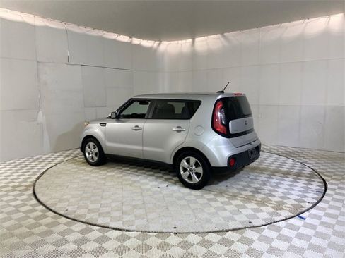 Used 2017 Kia Soul image 19