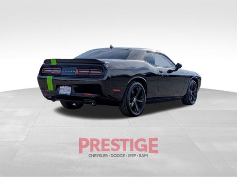 Used 2019 Dodge Challenger SXT w/ Plus Package image 9