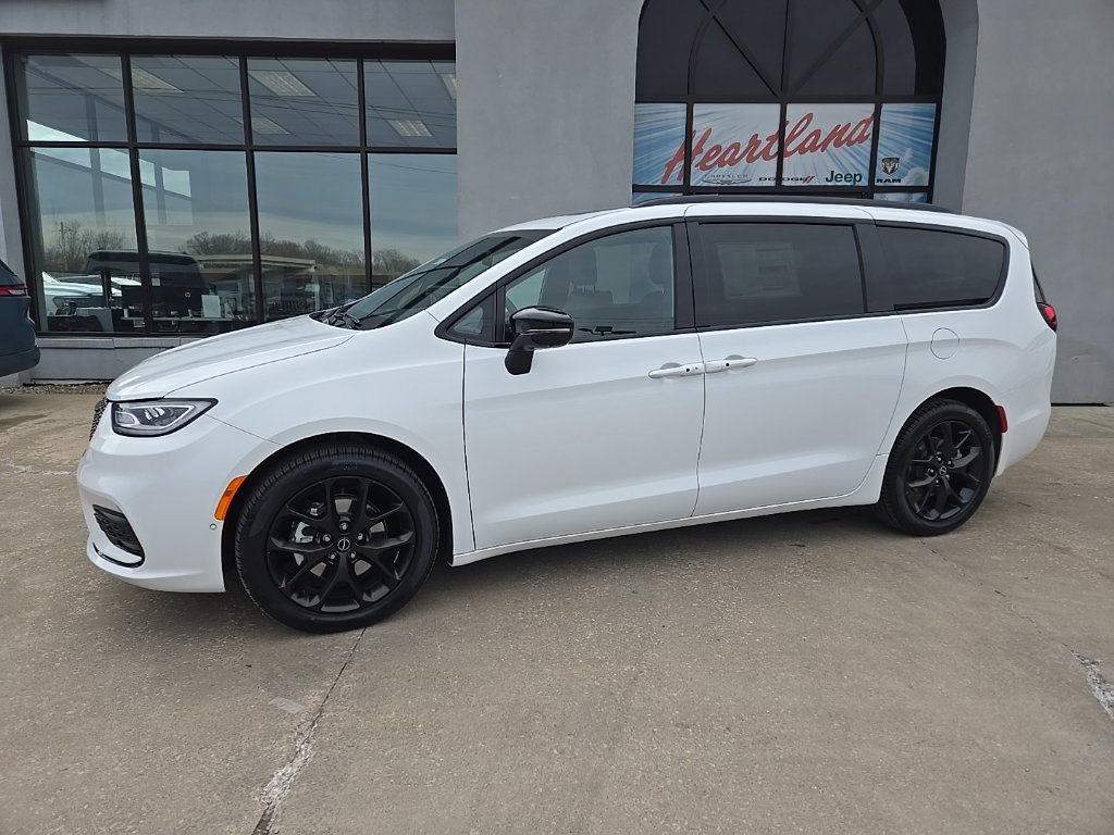 New 2026 Chrysler Pacifica Select w/ S Appearance Package FWD image 5