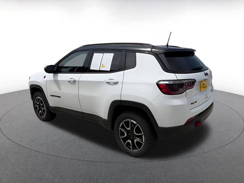 Used 2025 Jeep Compass Trailhawk AWD/4WD image 10