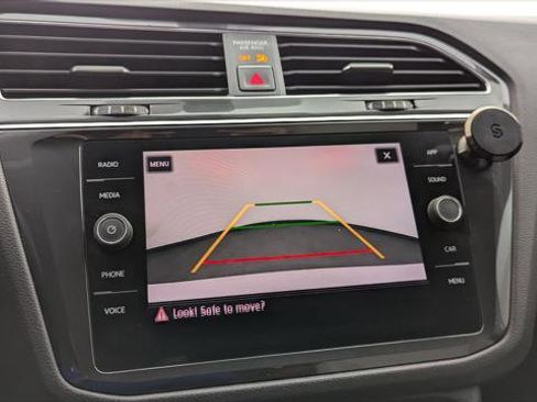 Used 2018 Volkswagen Tiguan SE image 30