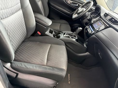 Used 2018 Nissan Rogue SV FWD image 24