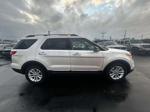 Used 2014 Ford Explorer XLT w/ Equipment Group 202A image 2