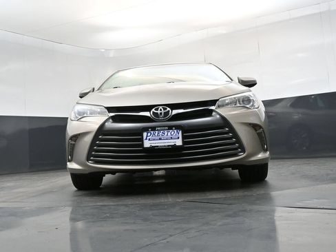 Used 2016 Toyota Camry XLE w/ Moonroof Package FWD image 19