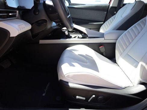Used 2025 Hyundai Elantra Limited w/ Cargo Package FWD image 11
