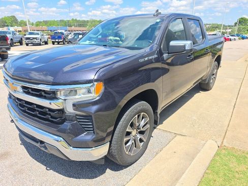 Used 2022 Chevrolet Silverado 1500 LT AWD/4WD image 1