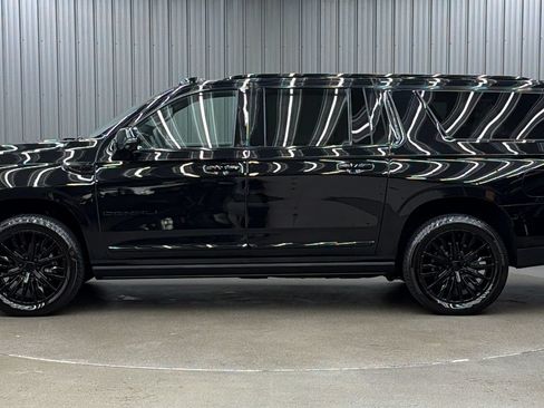 Used 2026 GMC Yukon XL Denali w/ Sun & Power Step Package AWD/4WD image 2