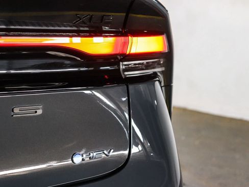 Certified 2026 Toyota Prius XLE FWD image 12