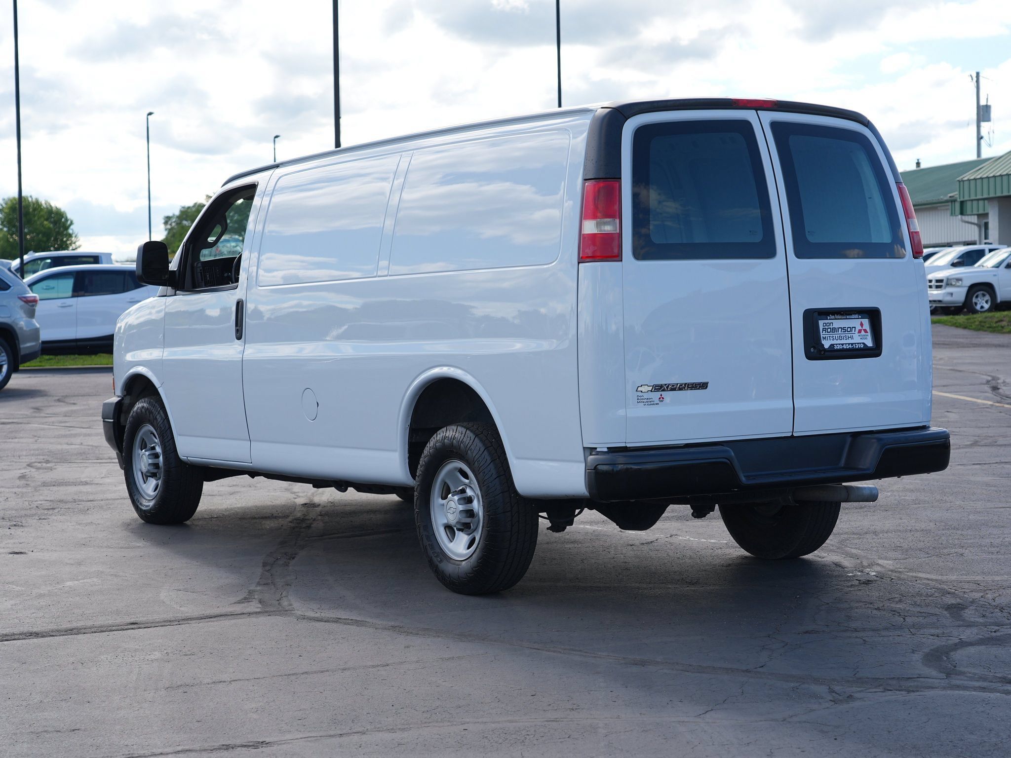Used 2017 Chevrolet Express 2500 RWD image 6