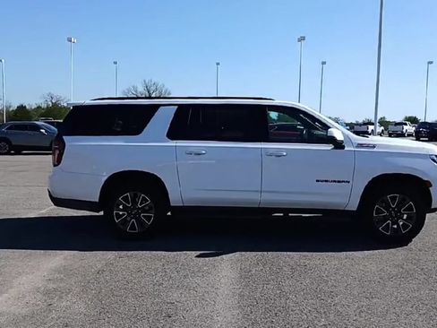 Used 2024 Chevrolet Suburban Z71 w/ Luxury Package AWD/4WD image 9