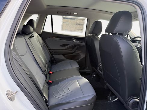 New 2026 Volkswagen Tiguan SE AWD/4WD image 18