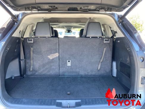 Used 2023 Toyota Highlander XLE AWD/4WD image 11