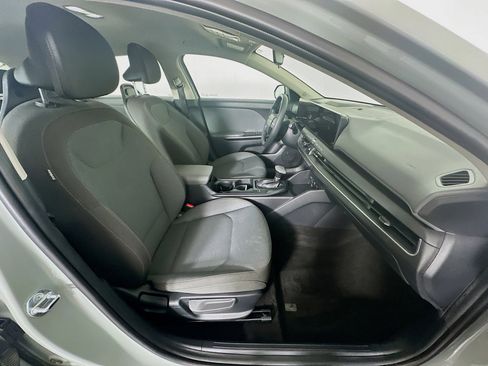 Used 2025 Kia K4 LXS FWD image 32