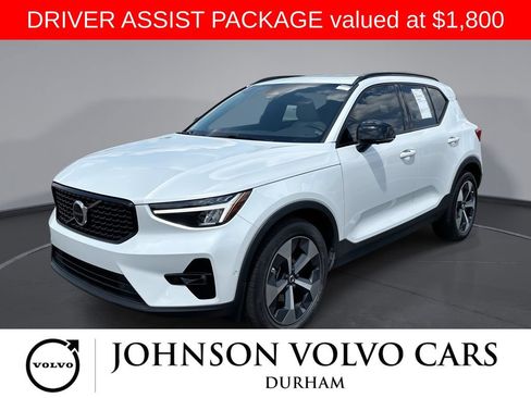 Used 2023 Volvo XC40 B5 Plus w/ Driver Assist Package AWD/4WD image 1
