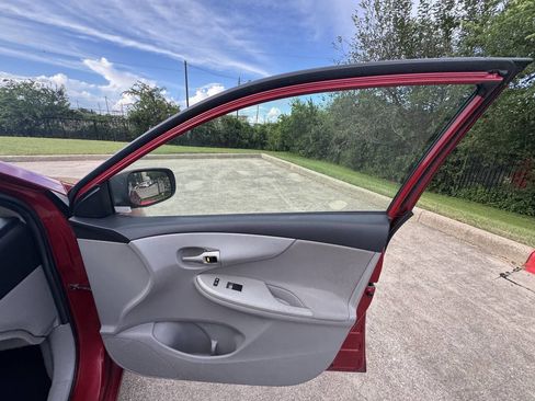 Used 2011 Toyota Corolla LE FWD image 16