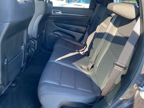 Used 2019 Jeep Grand Cherokee Laredo AWD/4WD image 23