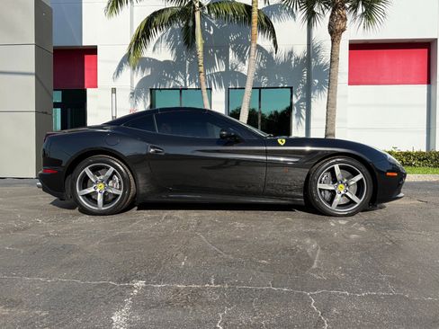 Used 2015 Ferrari California T image 4