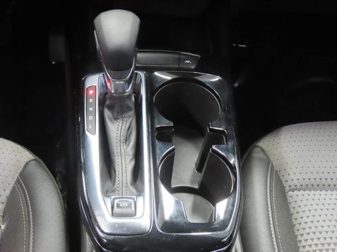 Used 2025 Chevrolet Trax LT FWD image 9