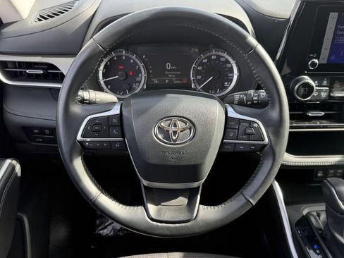 Used 2024 Toyota Highlander Limited image 13