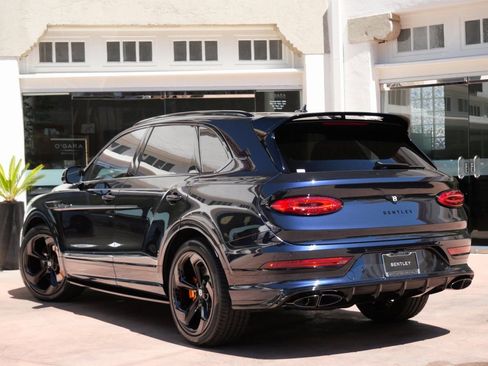 Used 2025 Bentley Bentayga AWD/4WD image 3
