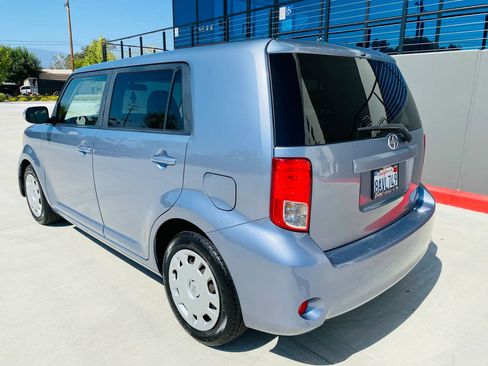 Used 2012 Scion xB FWD image 3