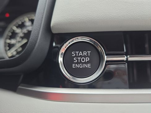 New 2025 Mitsubishi Outlander SE image 23