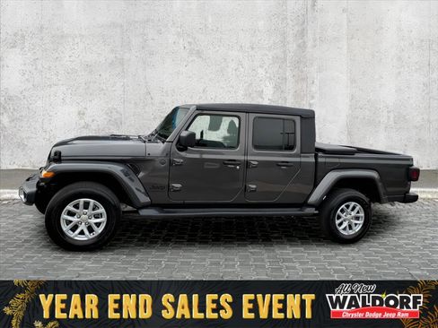 Used 2023 Jeep Gladiator Sport image 4