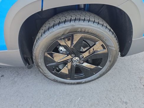 New 2026 Volkswagen Taos SE FWD image 25
