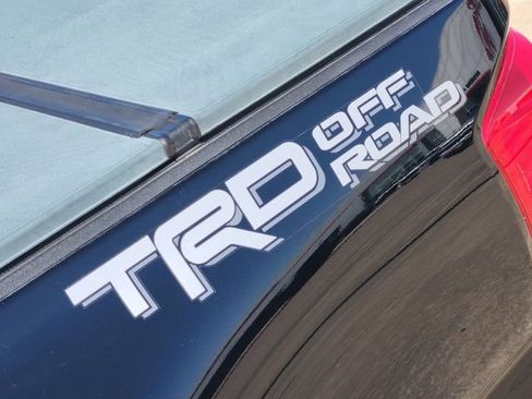 Used 2017 Toyota Tacoma TRD Off-Road w/ Premium & Technology Package image 7