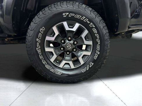 Used 2020 Toyota Tacoma TRD Off-Road w/ Technology Package AWD/4WD image 46