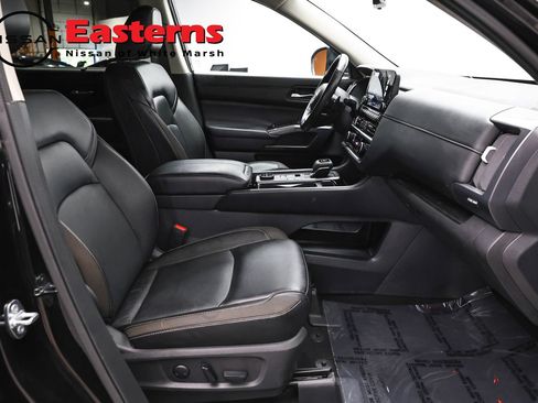 Used 2023 Nissan Pathfinder SL AWD/4WD image 23