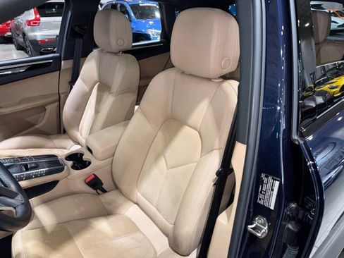 Used 2021 Porsche Macan w/ Premium Package image 52