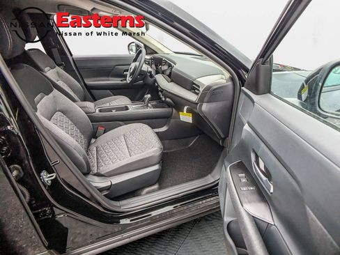 Used 2025 Nissan Kicks SV AWD/4WD image 14