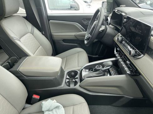 Used 2025 Chevrolet Colorado ZR2 w/ Technology Package image 20