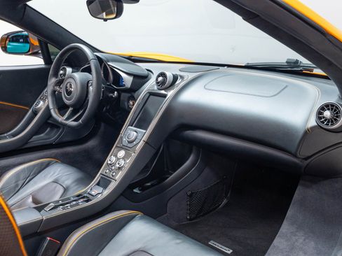 Used 2015 McLaren 650S Spider RWD image 35
