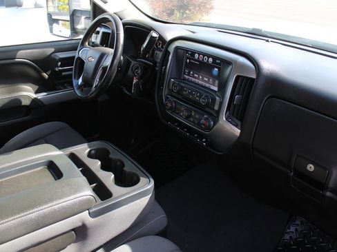 Used 2019 Chevrolet Silverado 2500 LT AWD/4WD image 18