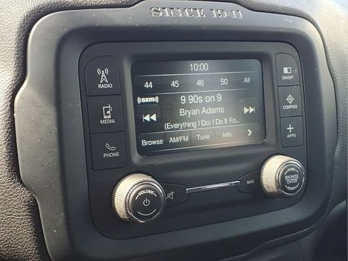 Used 2017 Jeep Renegade Latitude AWD/4WD image 8